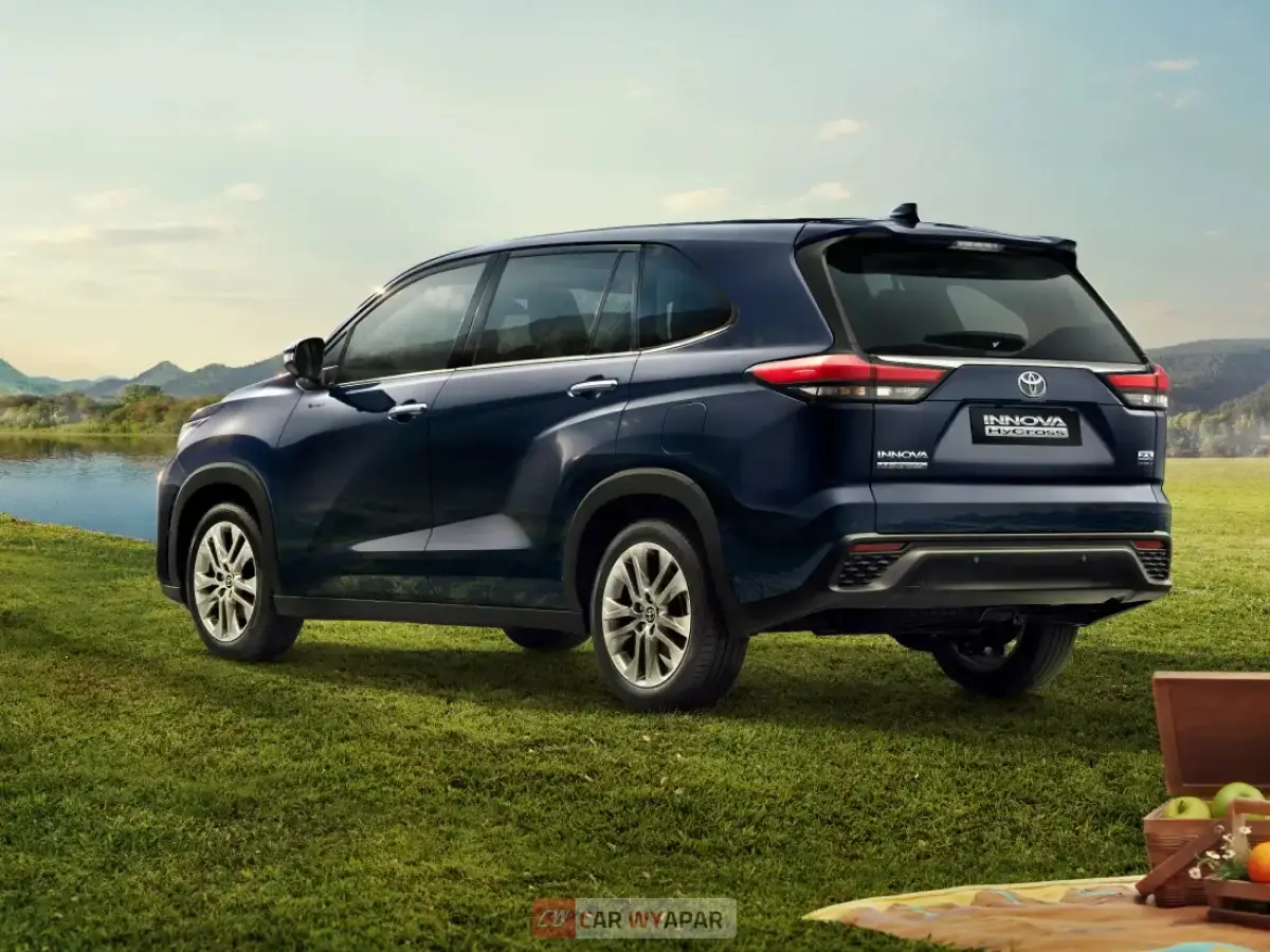 Toyota Innova Hycross